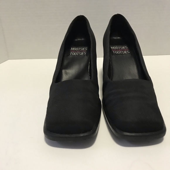 90’s PUMPS BY MOOTSIE TOOTSIE - Picture 5 of 8